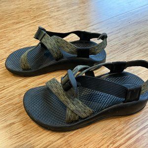 Kids Chaco sandals (2)